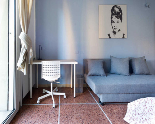 Ample double bedroom with a balcony, in the heart of Bologna