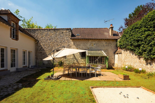 Big double ensuite bedroom with a kitchenette, in Fontainebleau
