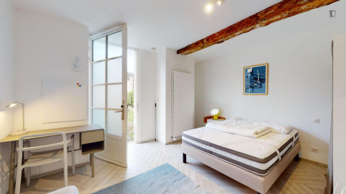 Cool double ensuite bedroom with a kitchenette, in Fontainebleau