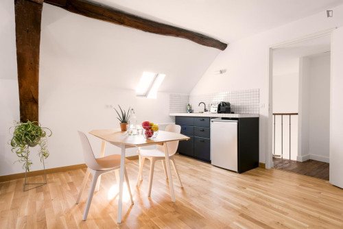 Charming double bedroom, in Fontainebleau