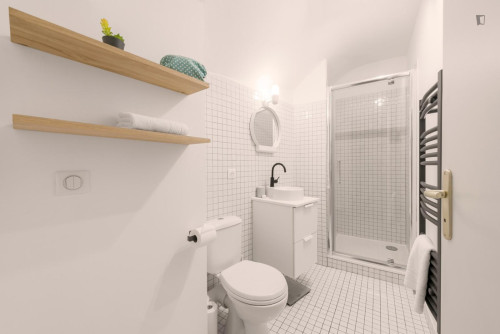 Snug double ensuite bedroom, in Fontainebleau