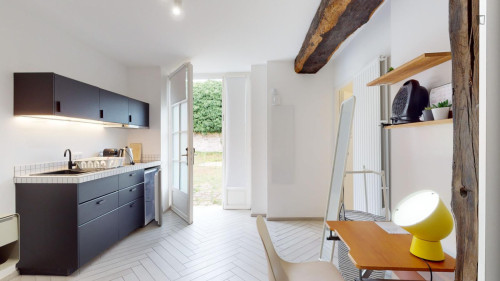 Ample ensuite bedroom with a kitchenette, in Fontainebleau