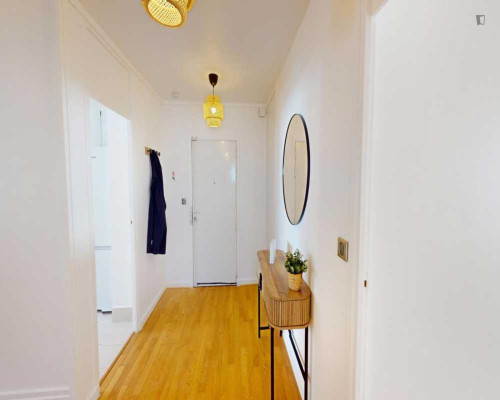 Shiny double ensuite bedroom near Parc Georges-Brassens