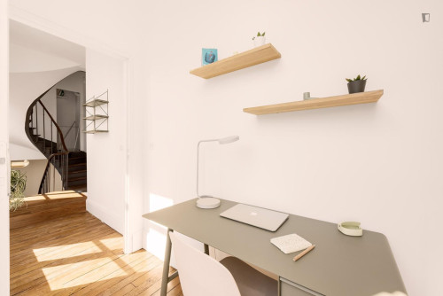 Appealing double ensuite bedroom with a kitchenette, in Fontainebleau