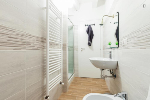 Neat single bedroom near Porta Santo Stefano  - Gallery -  5