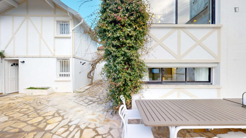 Very nice double ensuite bedroom with kitchenette, in Saint-Maur-des-Fossés