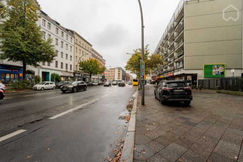 Beautiful large apartment in an old building in the heart of West Berlin