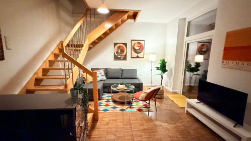 2 story apartment in Luisen area with yard