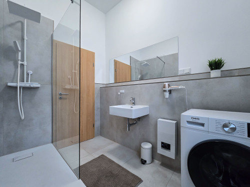 Alpha Apartments: Urban & Spacious: 2br, 4 Beds - Gallery - 2