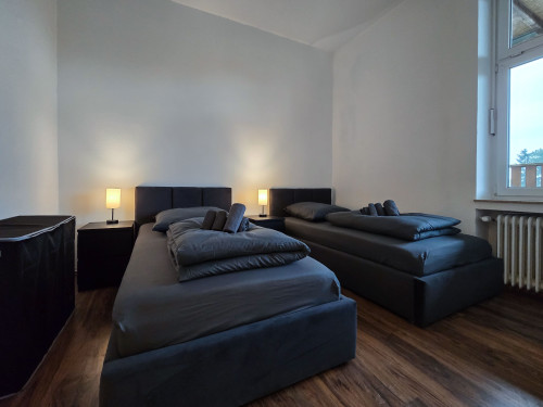 Alpha Apartments: Urban & Spacious: 2br, 4 Beds - Gallery - 3