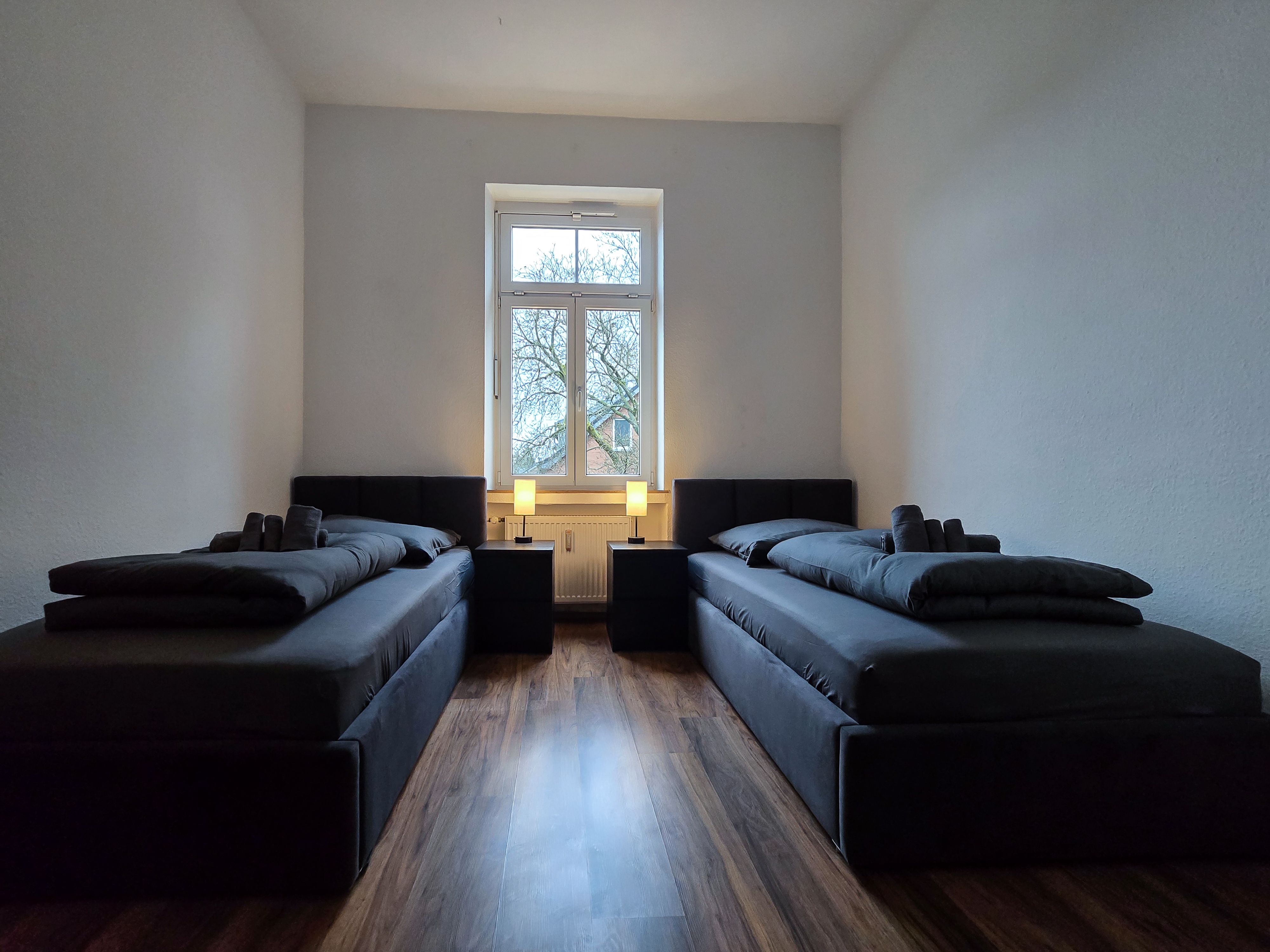 Alpha Apartments: Urban & Spacious: 2br, 4 Beds - 9