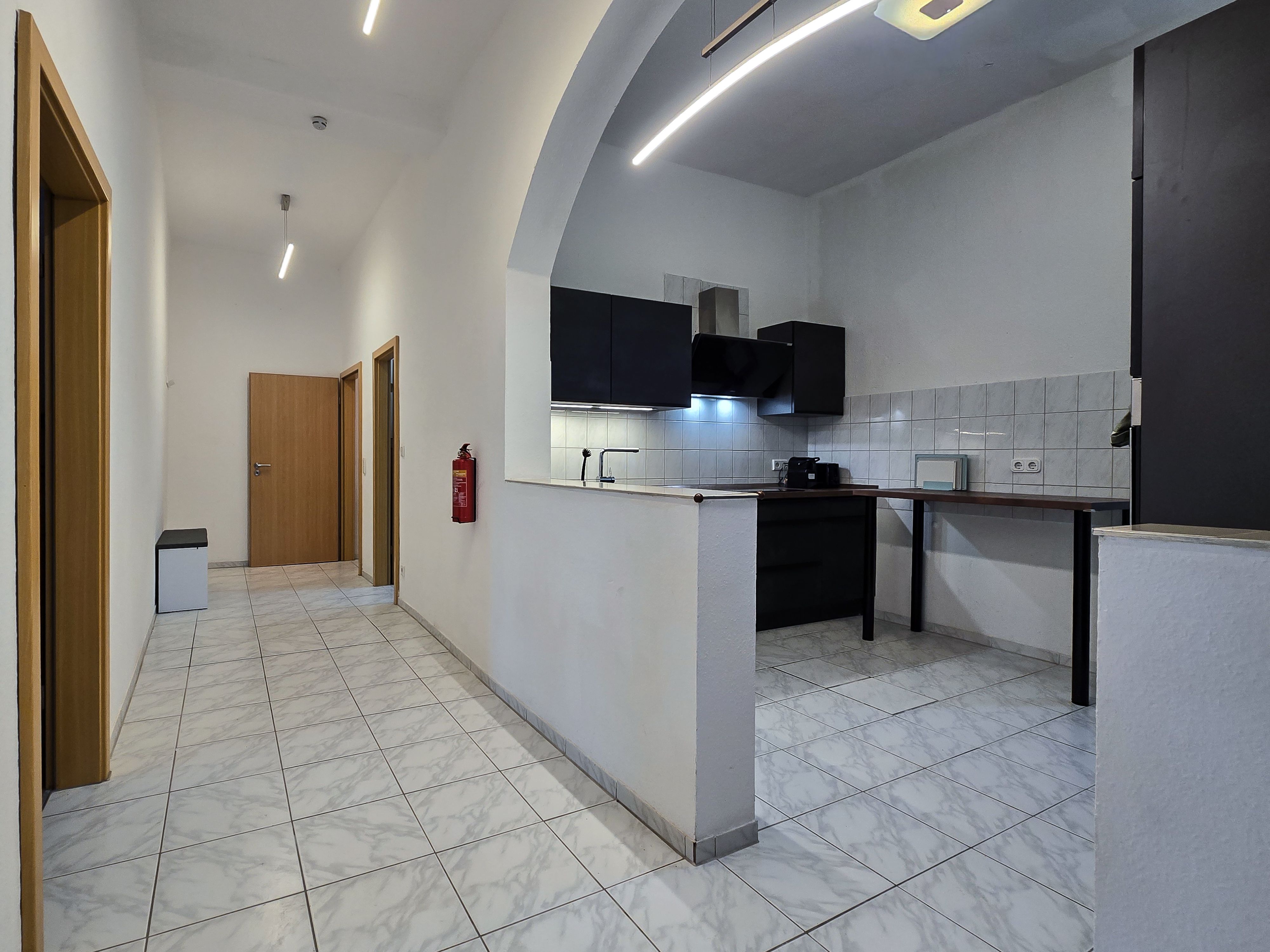 Alpha Apartments: Urban & Spacious: 2br, 4 Beds - 5