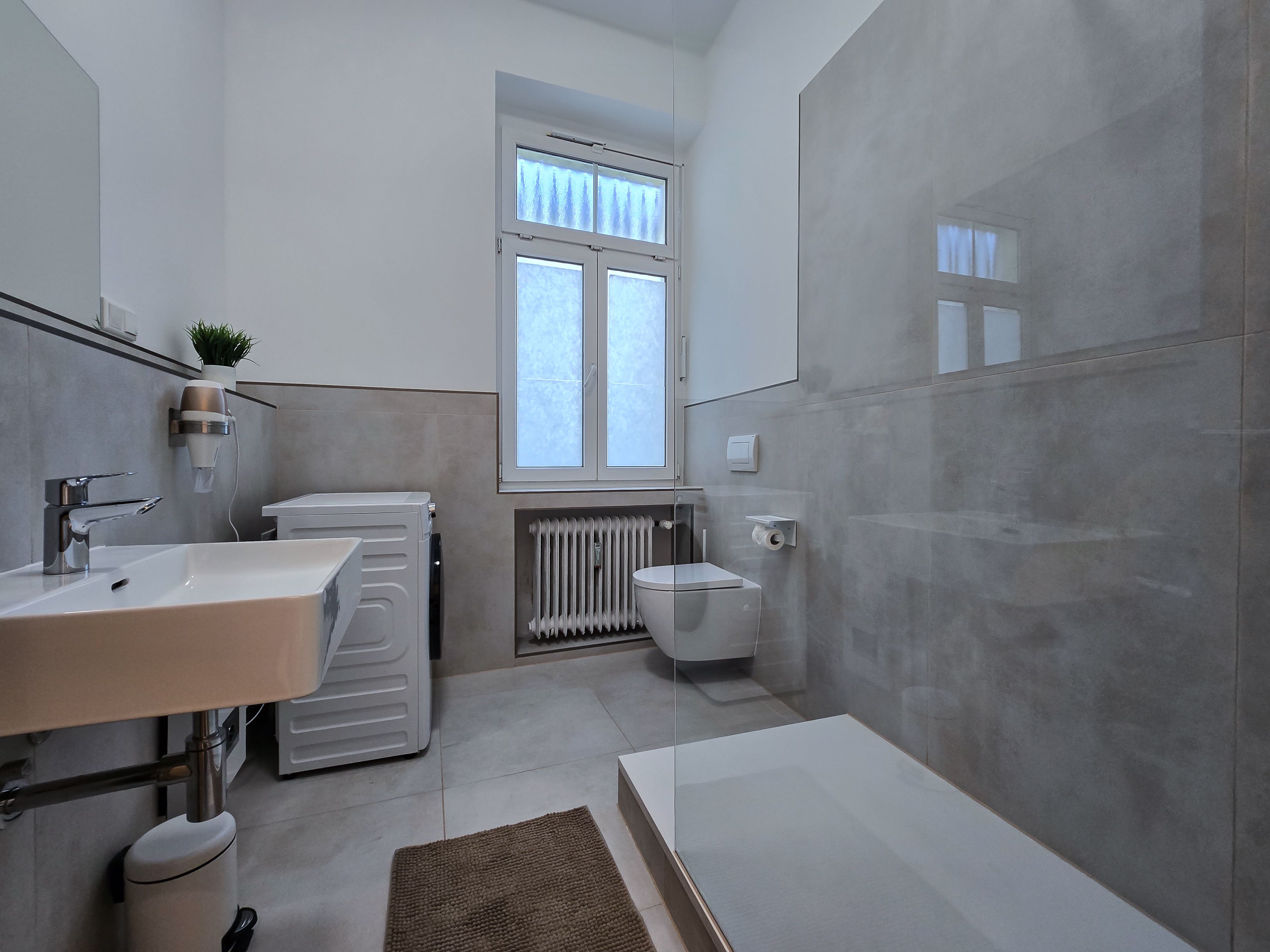 Alpha Apartments: Urban & Spacious: 2br, 4 Beds - 13