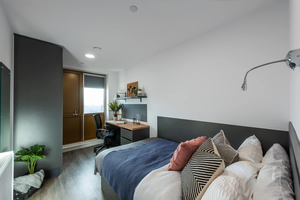 7 Bed En-Suite - 1
