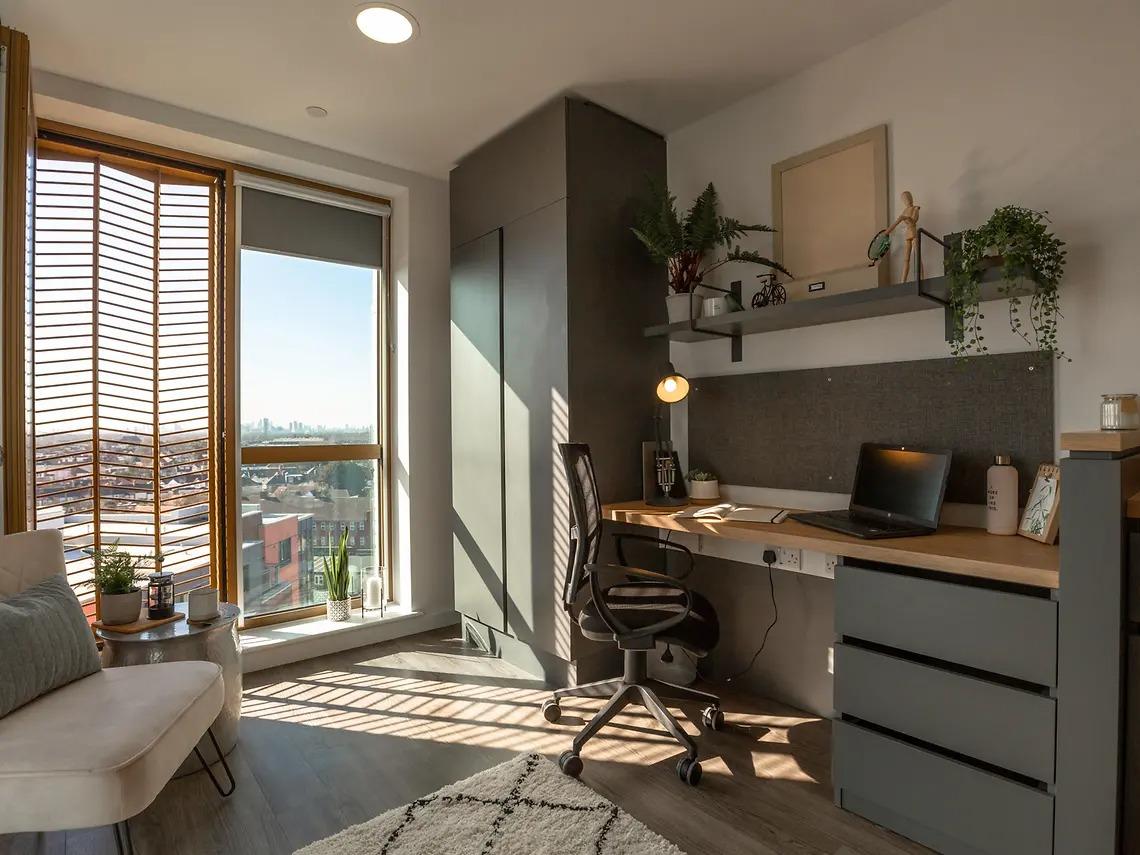 Premium Studio City View - 8