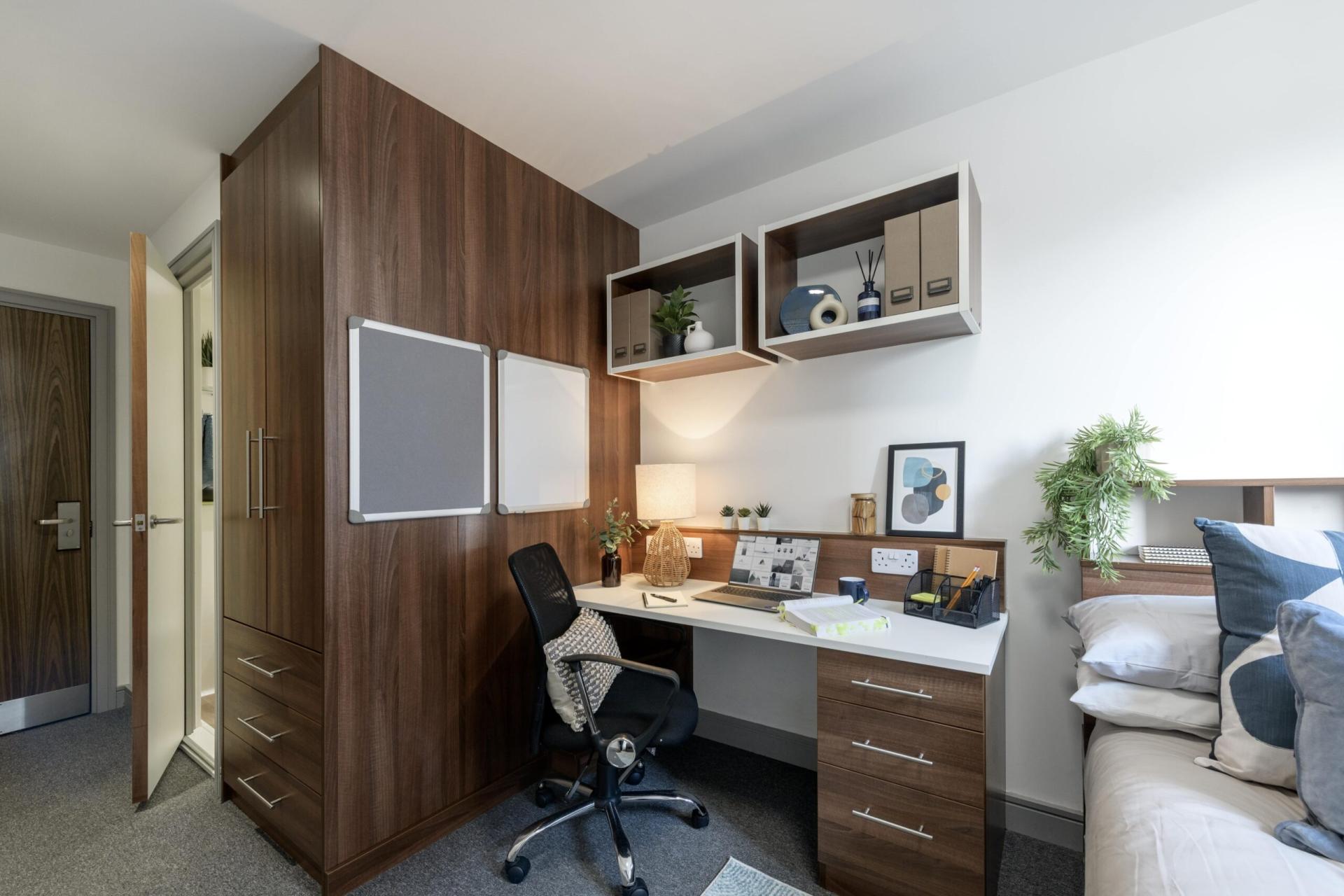 Standard En-Suite - 6
