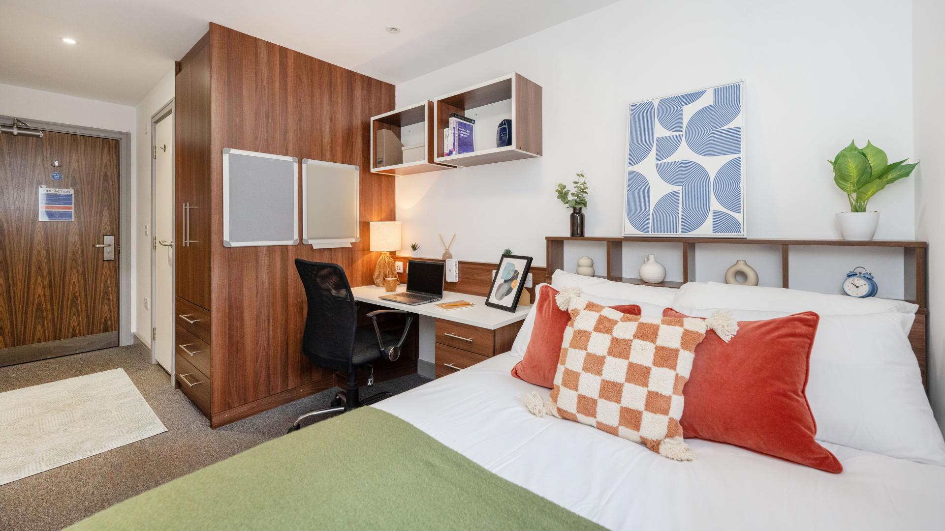 Standard Plus En-Suite - 3