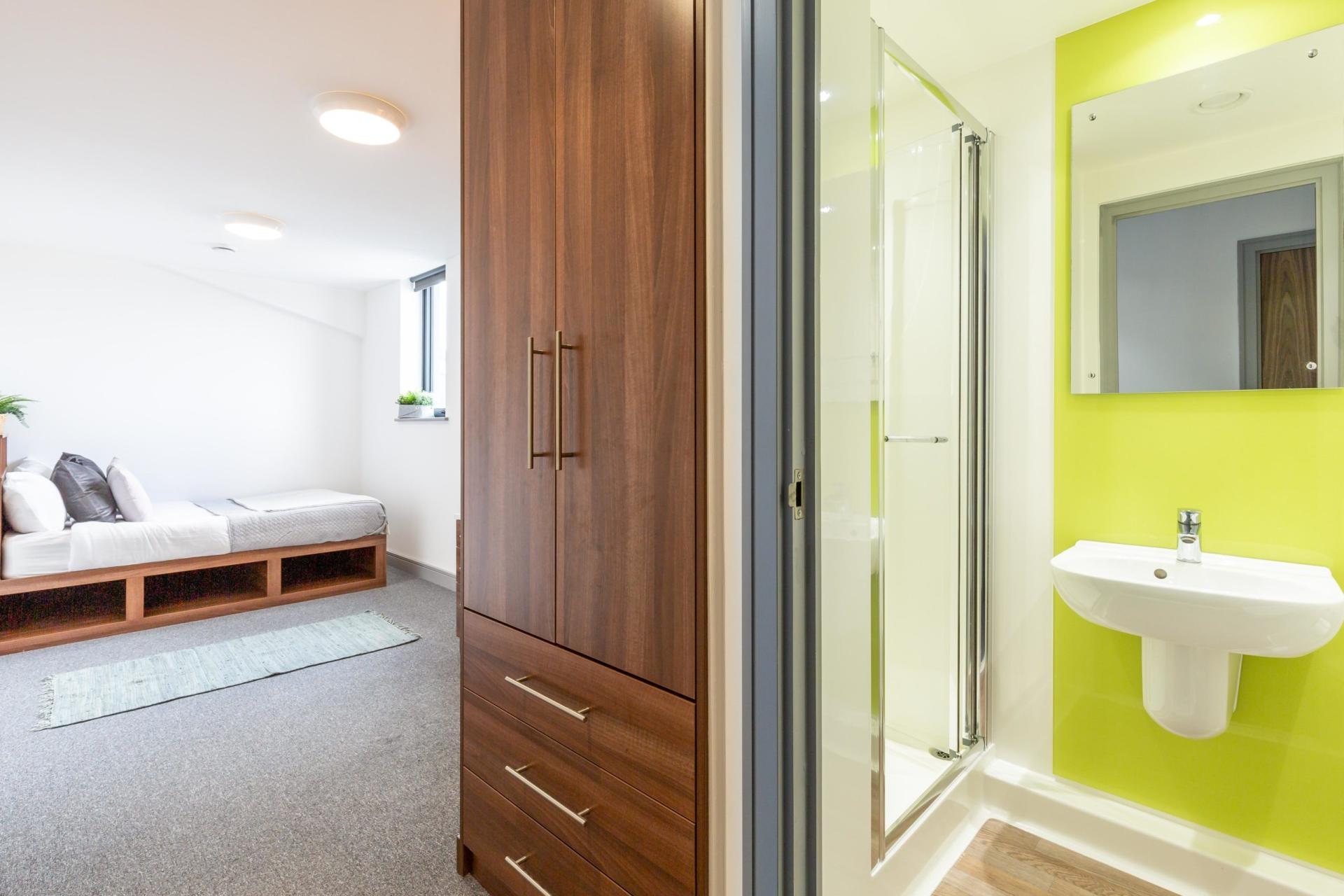 Deluxe En-Suite - 3