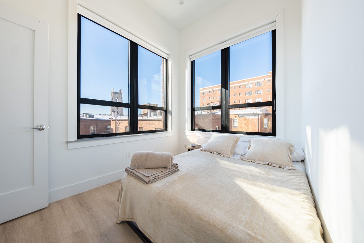  #1906: Dupont Circle - Queen Bedroom A  -  #1906: Dupont Circle  - Gallery -  14