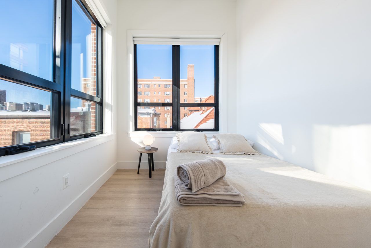  #1906: Dupont Circle - Queen Bedroom A  -  #1906: Dupont Circle  - Gallery -  13