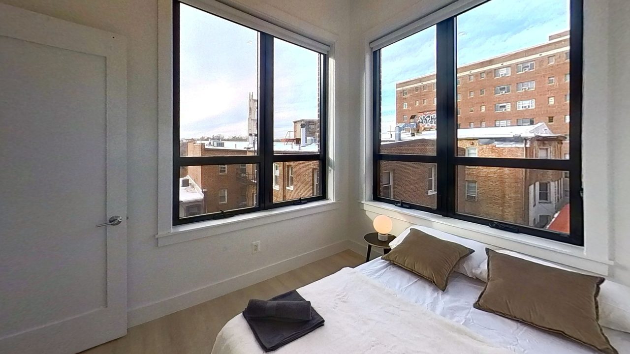  #1906: Dupont Circle - Queen Bedroom A  -  #1906: Dupont Circle  - Gallery -  25