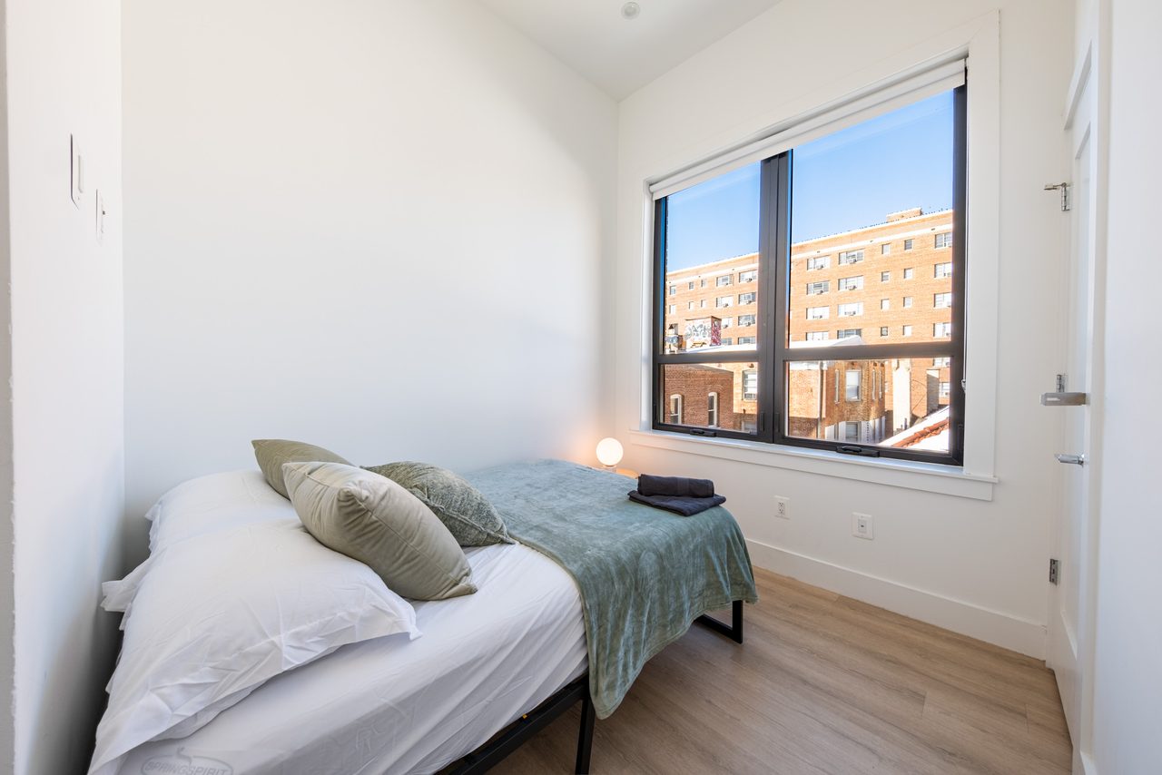  #1906: Dupont Circle - Queen Bedroom B  -  #1906: Dupont Circle  - Gallery -  13