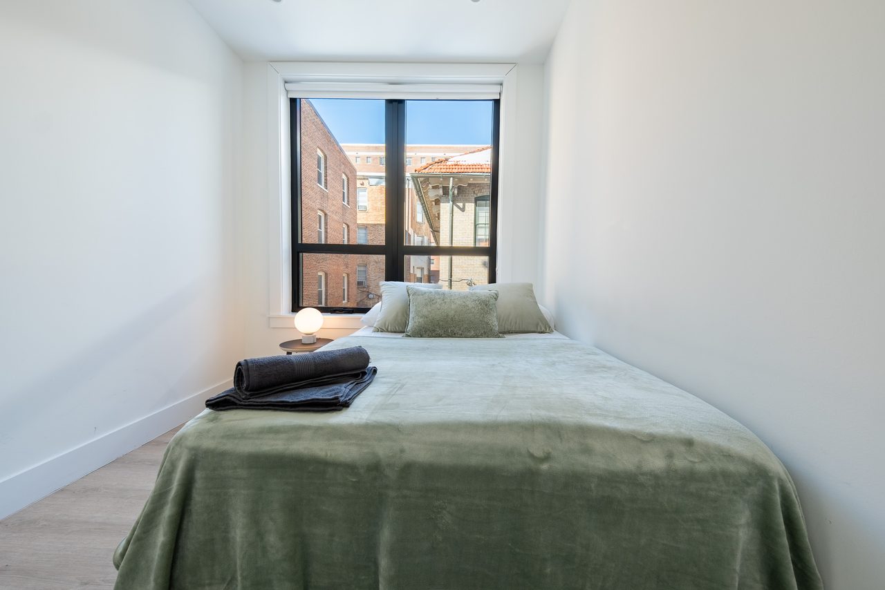  #1908: Dupont Circle - Queen Bedroom A  -  #1908: Dupont Circle  - Gallery -  11