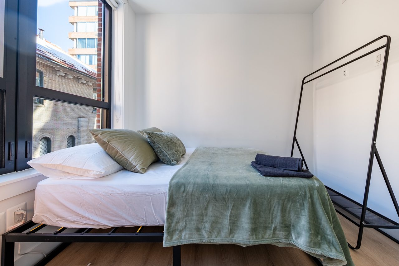 #1908: Dupont Circle - Queen Bedroom A  -  #1908: Dupont Circle  - Gallery -  12
