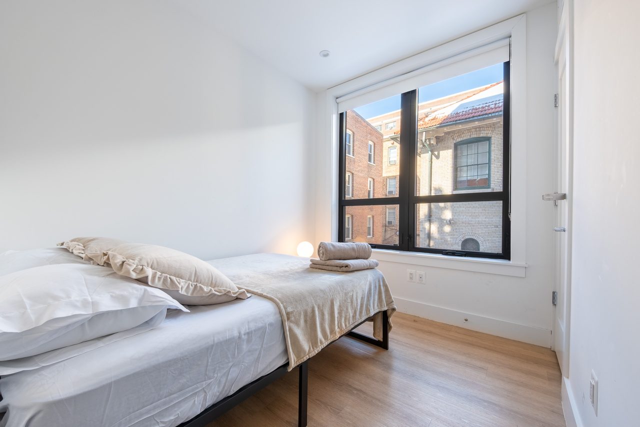  #1908: Dupont Circle - Queen Bedroom B  -  #1908: Dupont Circle  - Gallery -  3