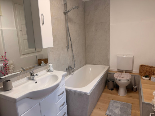 Liebevoll renovierte Altbauwohnung mit Gartenbereich