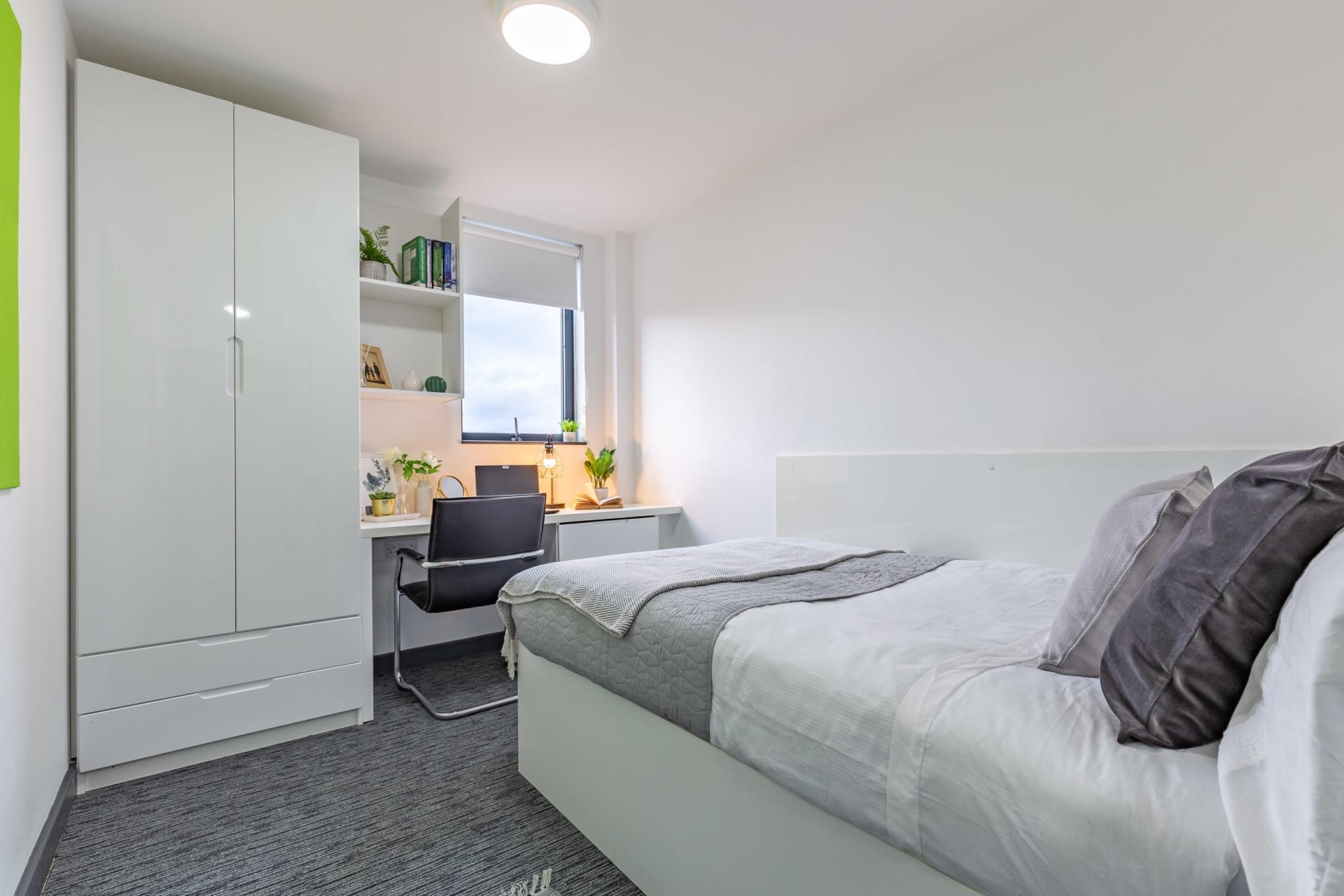 Standard Plus En-Suite - Glassworks - Gallery - 10