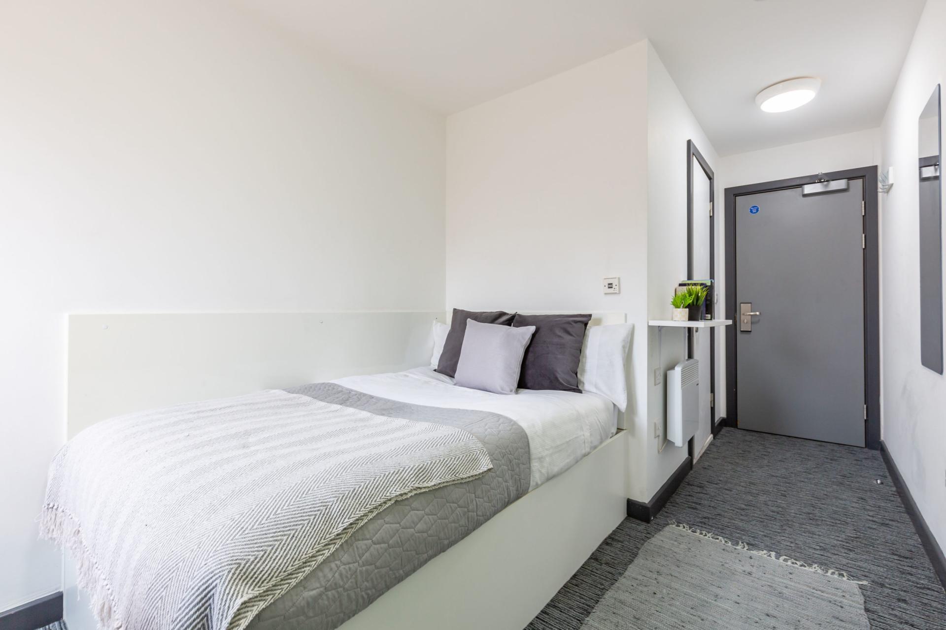 Standard Plus En-Suite - Glassworks - Gallery - 9