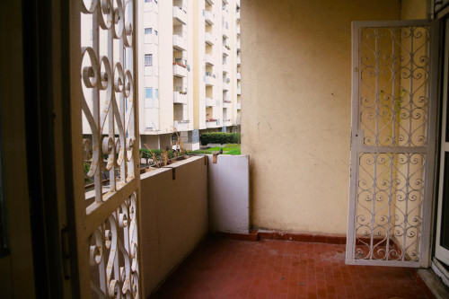 Double bedroom, with balcony, in 5-bedroom apartment