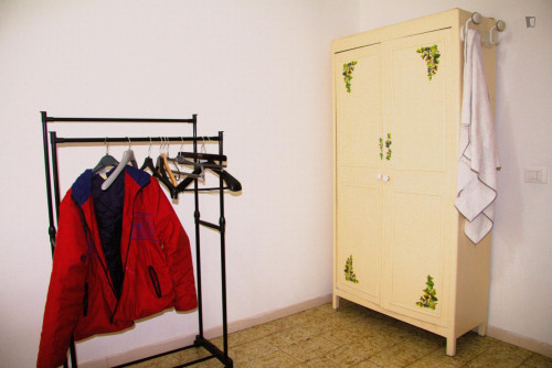 Double bedroom, with balcony, in 5-bedroom apartment