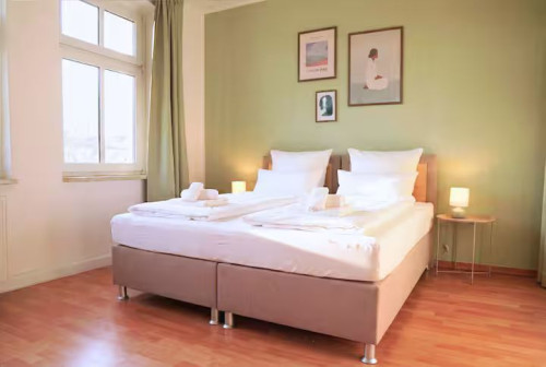Quiet, modern flat for up to 5 people