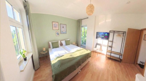 Quiet, modern flat for up to 5 people