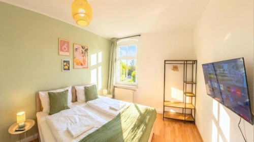 Quiet, modern flat for up to 5 people