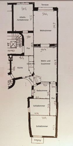 Partly furnished, spacious 5-room flat with terrace and balconies