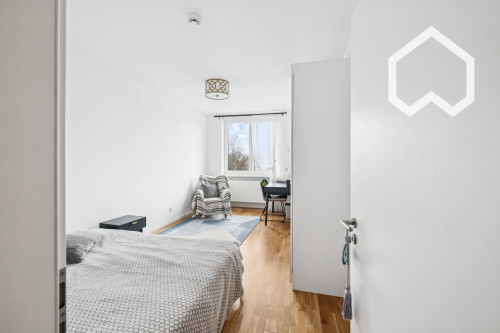 Fully Furnished 3-Room Apartment with Skyline View & 2 Home-Office Spaces – Central Frankfurt - Gallery - 14