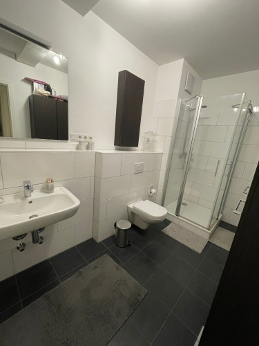 Fully Furnished 3-Room Apartment with Skyline View & 2 Home-Office Spaces – Central Frankfurt - Gallery - 12