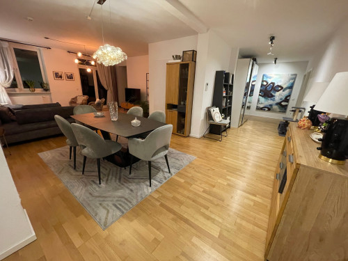 Fully Furnished 3-Room Apartment with Skyline View & 2 Home-Office Spaces – Central Frankfurt