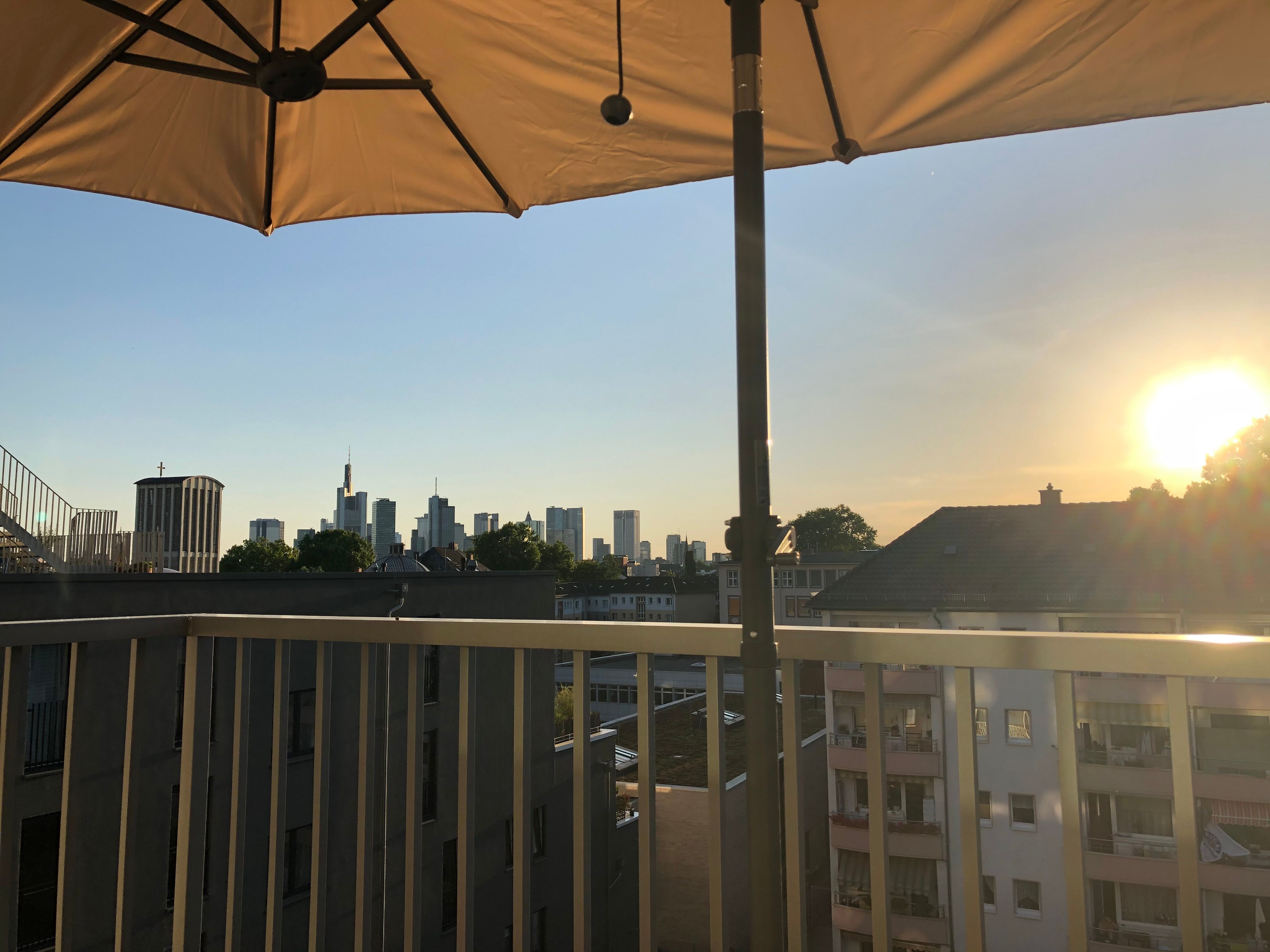 Fully Furnished 3-Room Apartment With Skyline View & 2 Home-Office Spaces – Central Frankfurt - 40