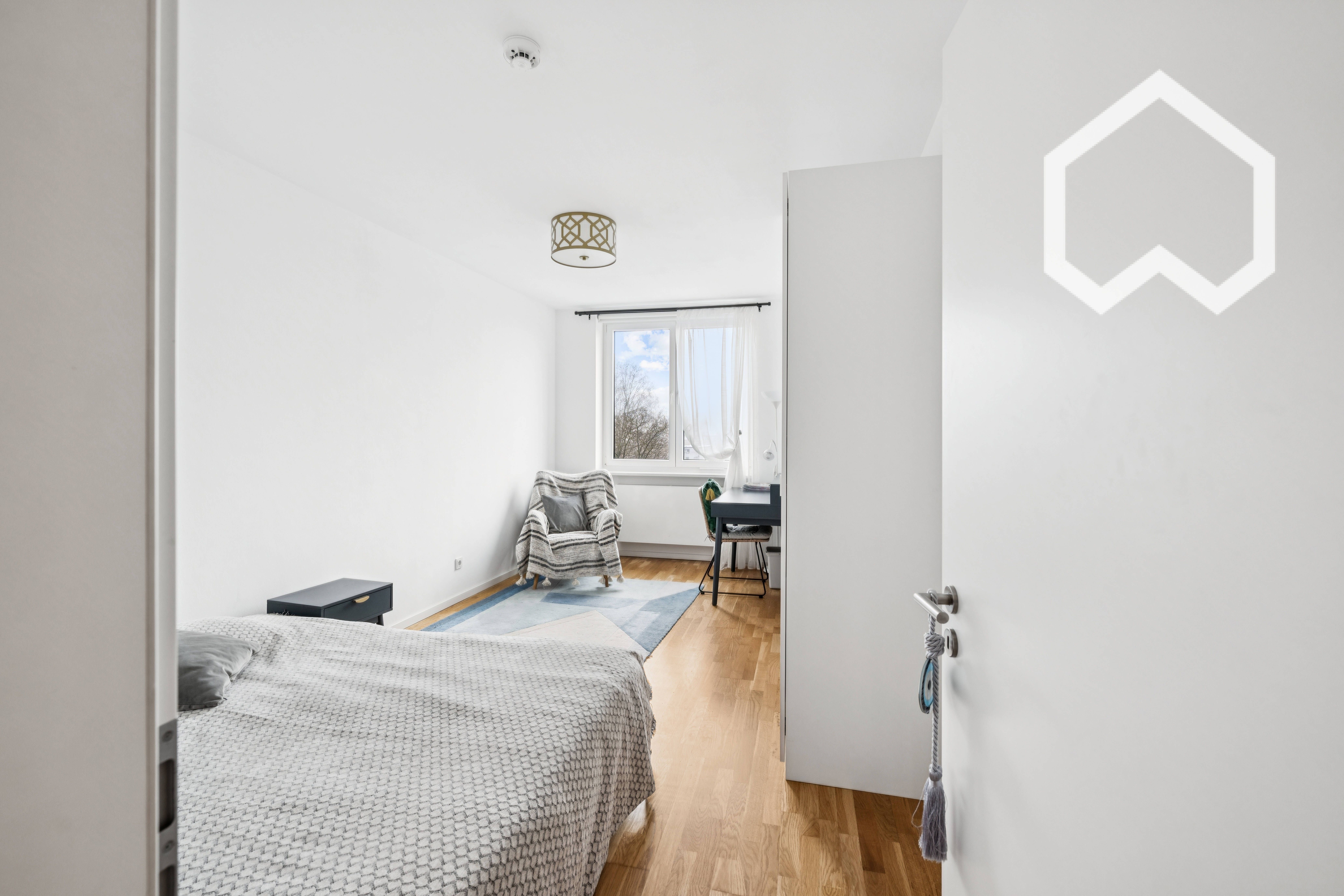 Fully Furnished 3-Room Apartment With Skyline View & 2 Home-Office Spaces – Central Frankfurt - 8