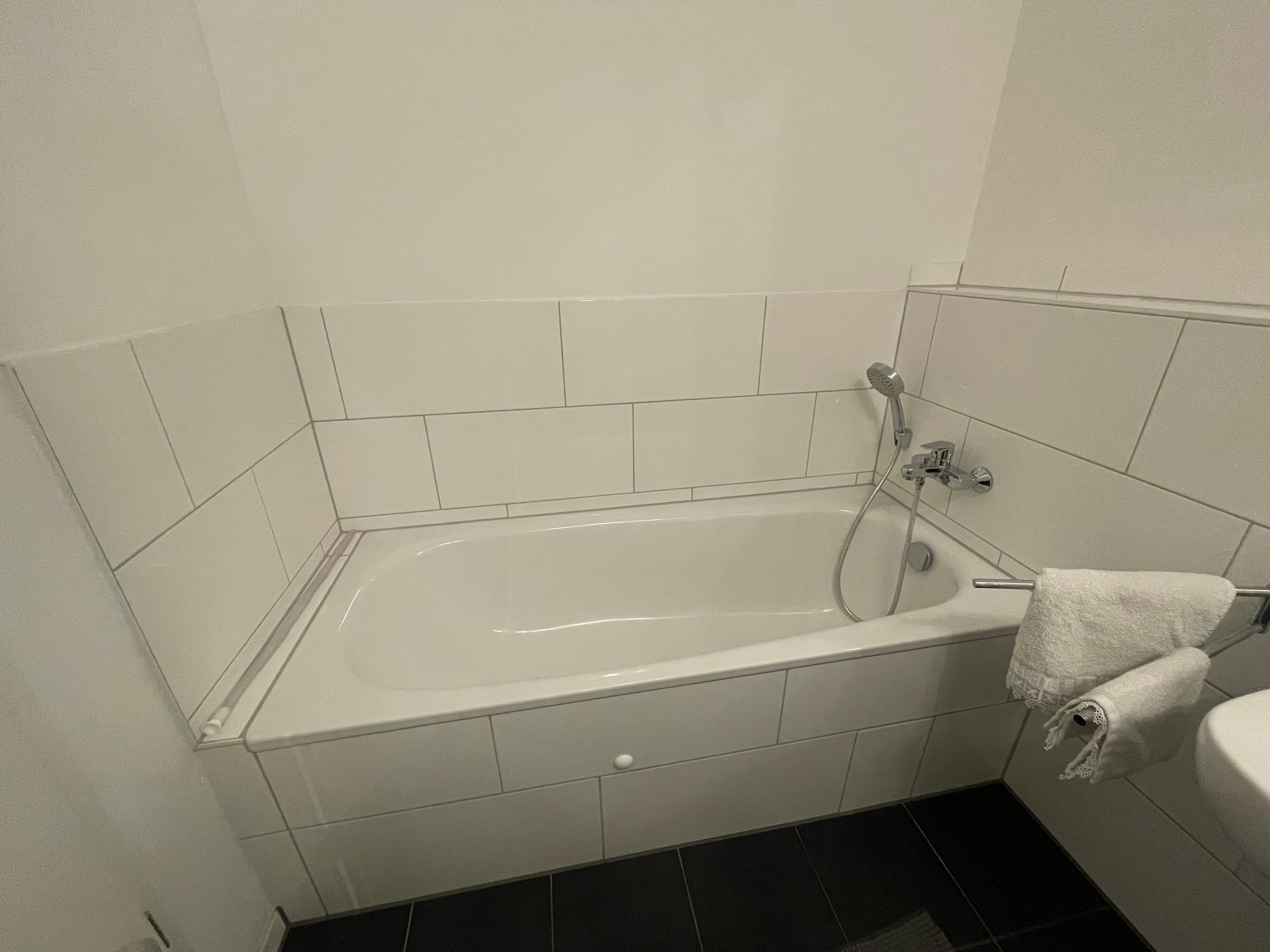 Fully Furnished 3-Room Apartment With Skyline View & 2 Home-Office Spaces – Central Frankfurt - 20