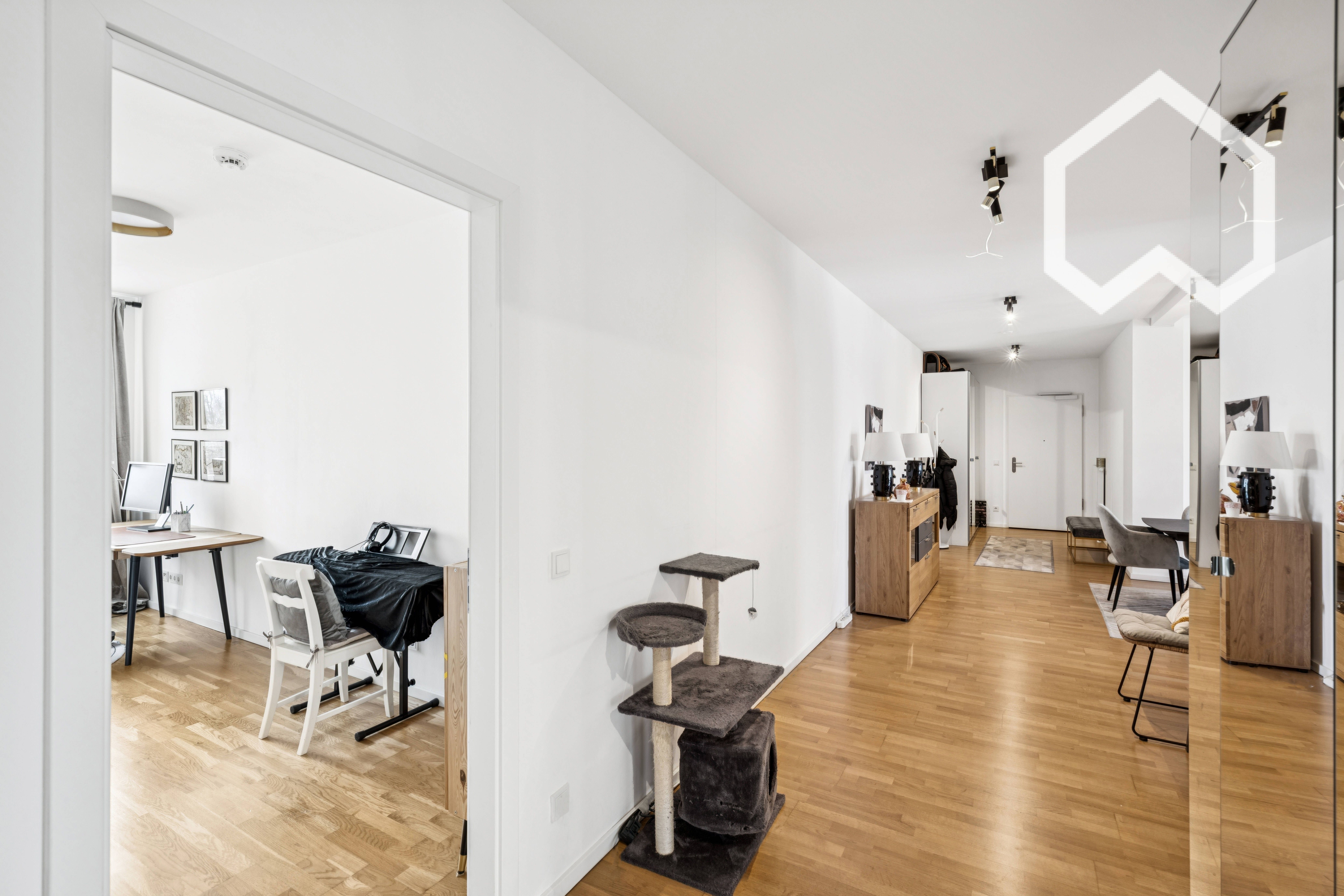 Fully Furnished 3-Room Apartment With Skyline View & 2 Home-Office Spaces – Central Frankfurt - 3