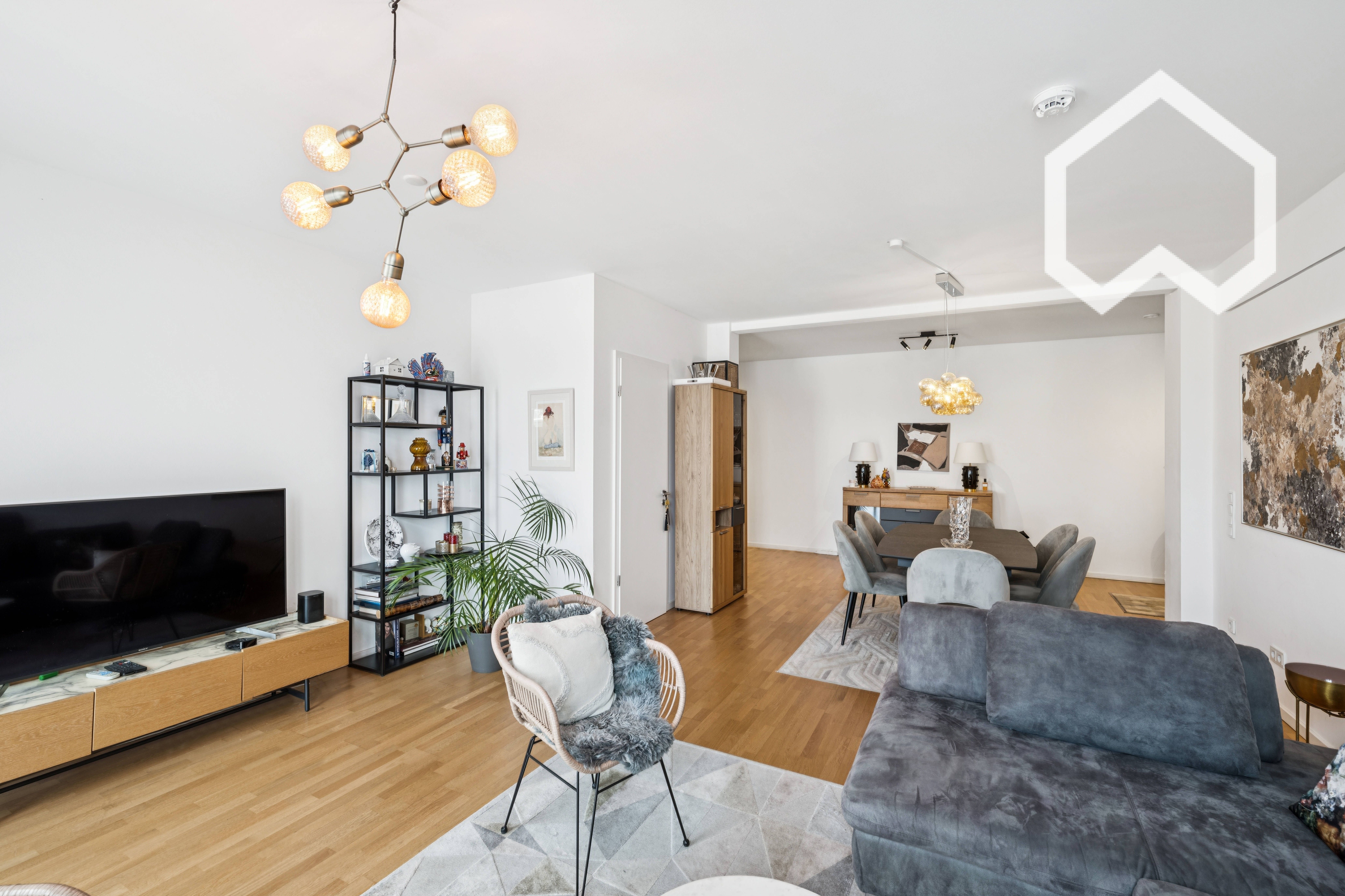 Fully Furnished 3-Room Apartment With Skyline View & 2 Home-Office Spaces – Central Frankfurt - 13