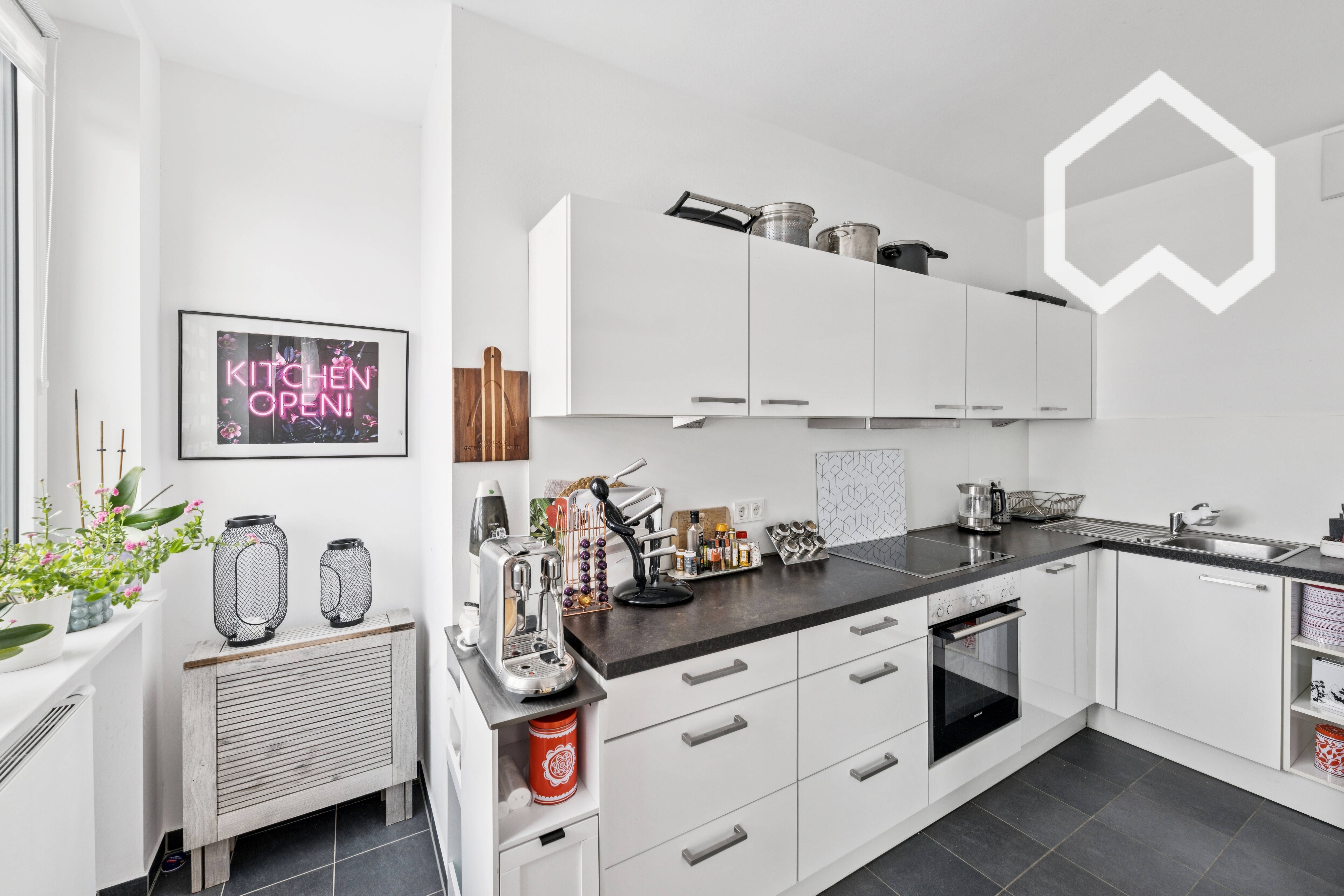 Fully Furnished 3-Room Apartment With Skyline View & 2 Home-Office Spaces – Central Frankfurt - 10