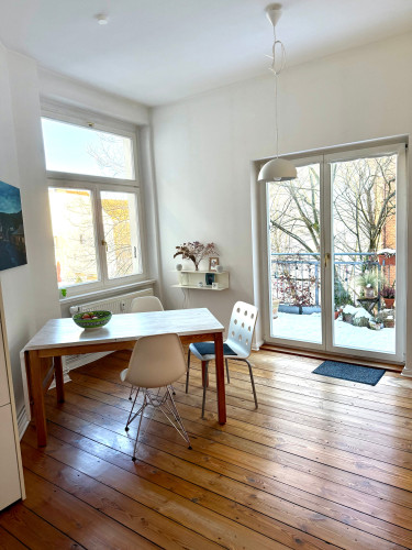 Beautiful and bright 4-room apartment in Prenzlauer Berg