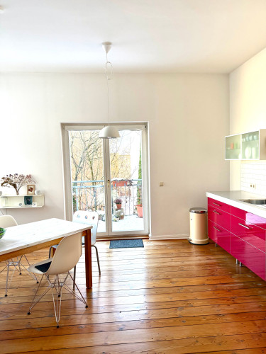 Beautiful and bright 4-room apartment in Prenzlauer Berg