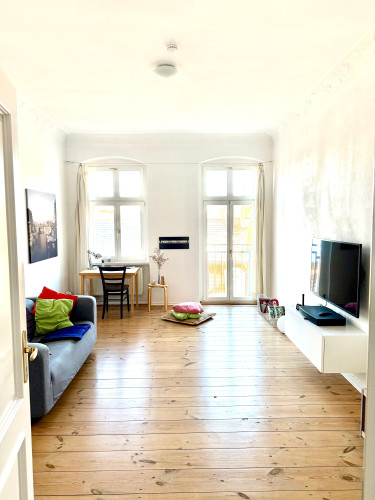 Beautiful and bright 4-room apartment in Prenzlauer Berg